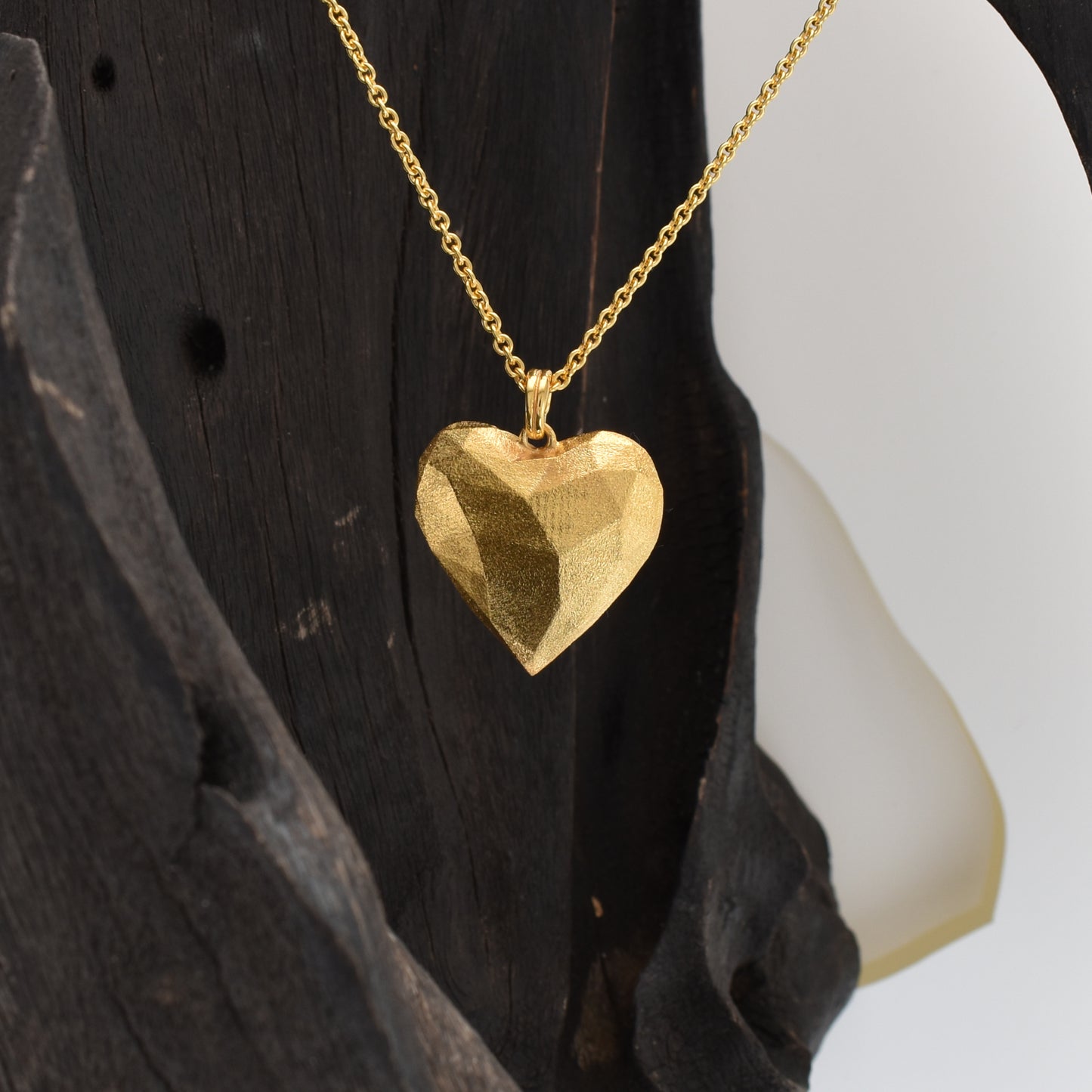 Herzanhänger "Facetten der Liebe" mit Halskette